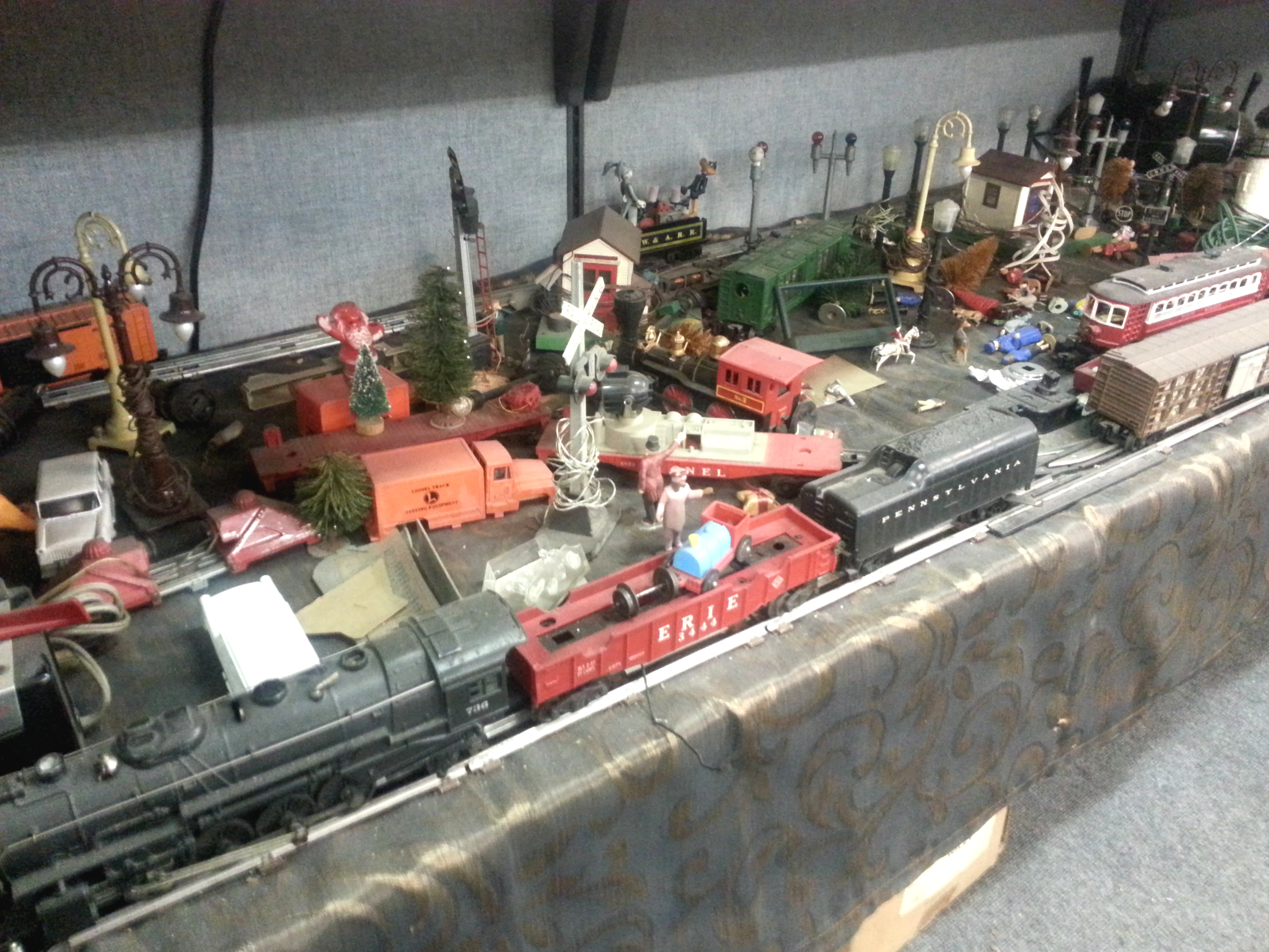Toy Trains For Sale at Auction
